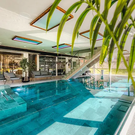 Aparthotel Johan & 4*
