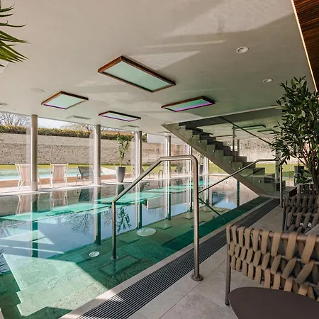 Aparthotel Johan & 4*