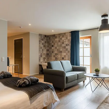 Aparthotel Johan & 4*