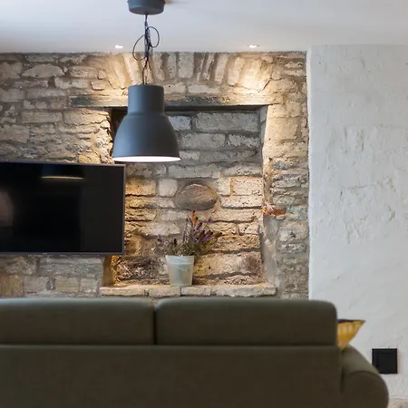 Aparthotel Johan & 4*
