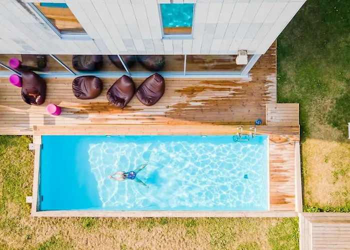 Johan & كوريسارِ